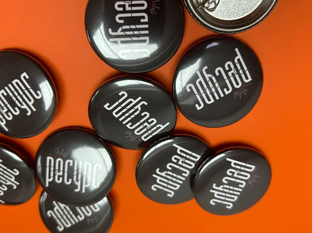 Значки з логотипом оптом