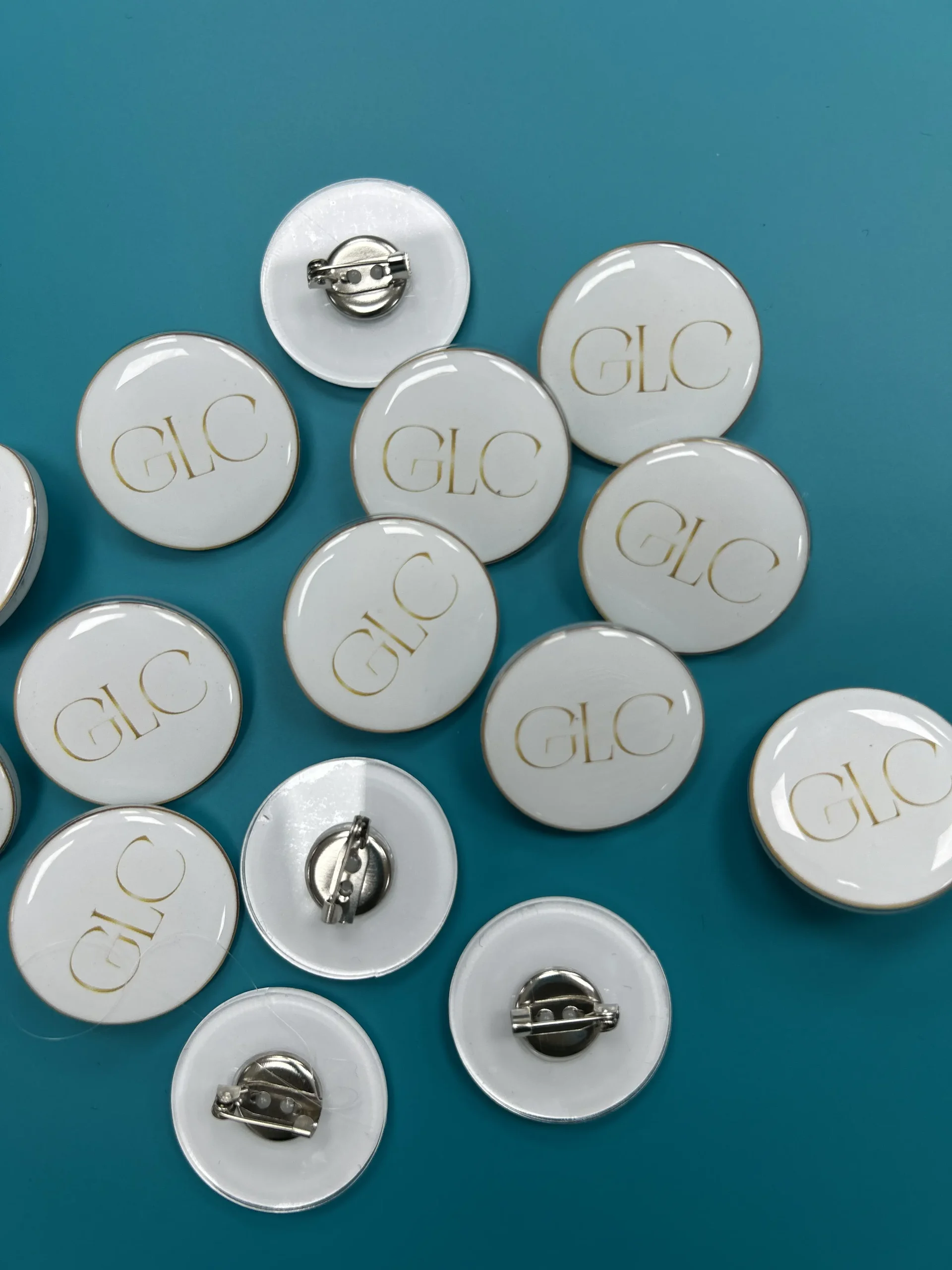 брендовані значки друк Київ